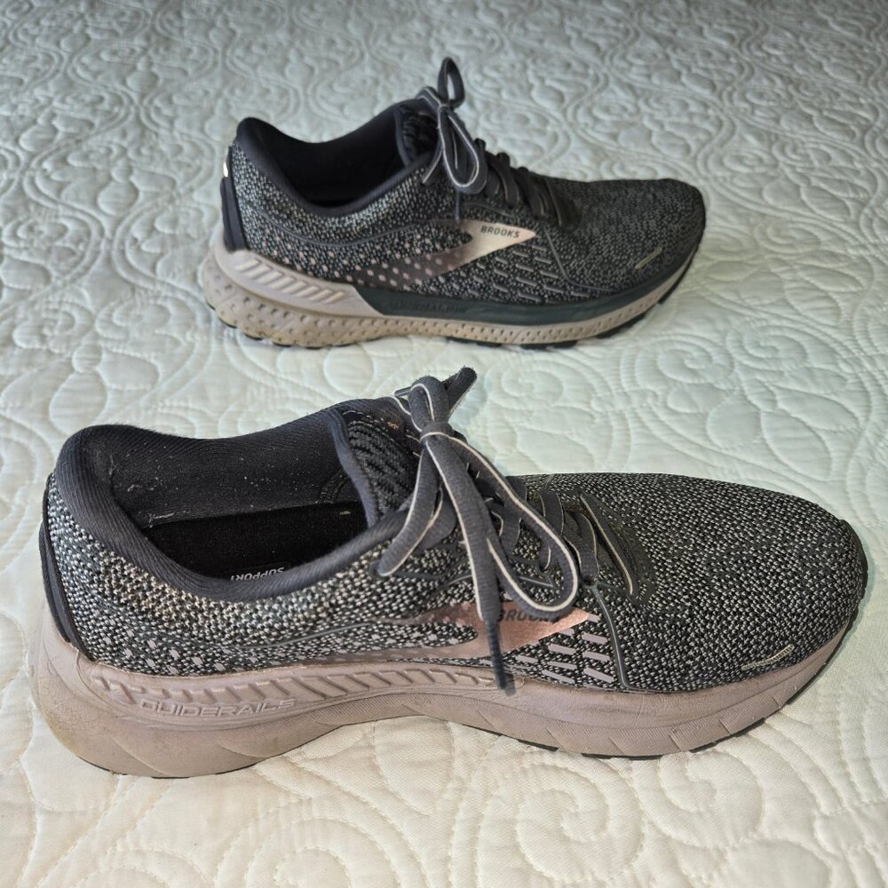 BROOKS ADRENALINE Ombre Grey and Lavender Running Shoe in a Women's size 8 Med - Picture 5 of 10